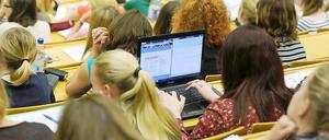 Im Hörsaal dominieren Frauen, 52 Prozent der Absolventen sind weiblich. Aber unter den Professoren sind es nur knapp 20 Prozent.