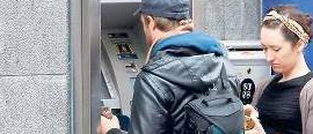 Knapp bei Kasse. Junge Menschen sind von der Krise besonders betroffen.