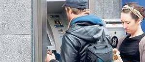 Knapp bei Kasse. Junge Menschen sind von der Krise besonders betroffen.
