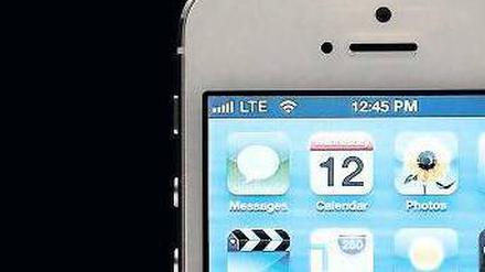Bis zu zehnmal zügiger werden die Daten mit der LTE-Technik auf das neue iPhone 5 übertragen, das am Freitag auch in Deutschland in den Handel kommt. Foto: rtr