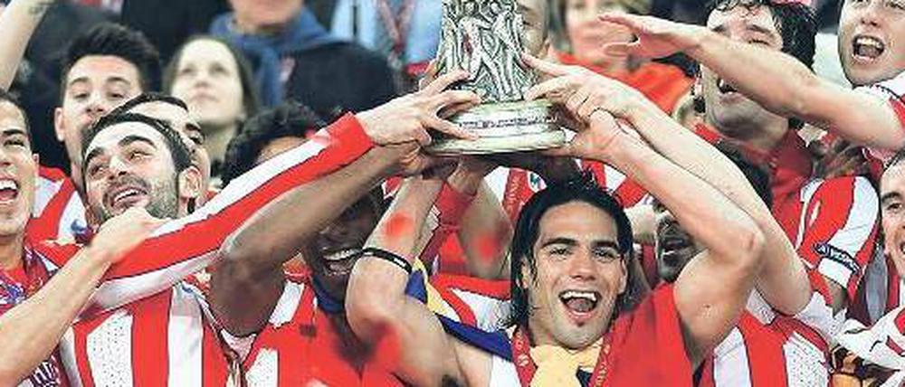 Nicht Real, nicht Barca – wir. Atletico Madrid gewann im letzten Jahr mit der Europa League als einzige spanische Mannschaft einen europäischen Titel. Der erneute Triumph wird indes schwer: Topvereine aus ganz Europa sind unter den 48 Mannschaften.