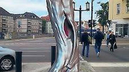 Ein Baumstumpf aus Aluminium: So könnte das Mahnmal aussehen. Die Wilmersdorfer Künstlerin Nicole Zäch hat es entworfen.