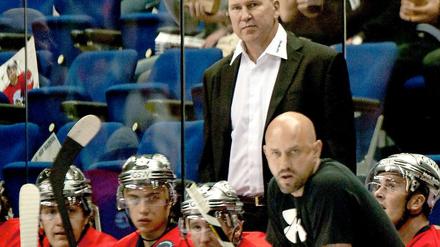 Auf ihn kommt nach dem Fehlstart eine Menge Arbeit zu: Eisbären-Trainer Don Jackson.