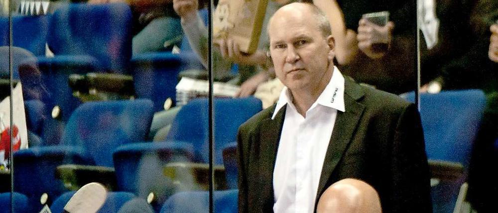 Auf ihn kommt nach dem Fehlstart eine Menge Arbeit zu: Eisbären-Trainer Don Jackson.