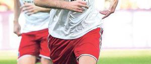 Treibende Kraft. Rafael van der Vaart hatte einen guten Einstand, aber für einen Punkt reichte es noch nicht. Foto: AFP