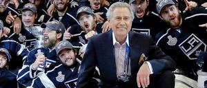 Milliardär mit Eishockeymillionären: Anschutz mit seinen Los Angeles Kings nach Gewinn des NHL-Titels 2012.