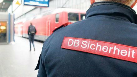 Im Einsatz. Sicherheitsbeamte der Bahn.