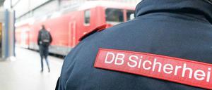Im Einsatz. Sicherheitsbeamte der Bahn.