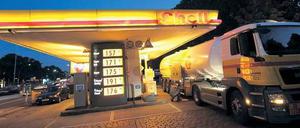 Vergleichen schwierig. Die Benzinpreise waren in den vergangenen Wochen auf Rekordwerte von über 1,70 Euro gestiegen.