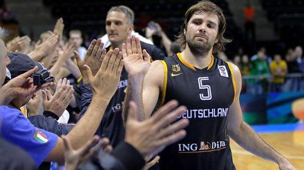 Johannes Herber (v.), 29, erklärte nach 120 Bundesliga- und 74 Länderspielen seinen Rücktritt. Von 2006 bis 2010 spielte er bei Alba Berlin und zuletzt für die Frankfurt Skyliners.