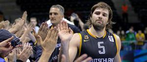 Johannes Herber (v.), 29, erklärte nach 120 Bundesliga- und 74 Länderspielen seinen Rücktritt. Von 2006 bis 2010 spielte er bei Alba Berlin und zuletzt für die Frankfurt Skyliners.