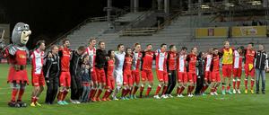 Das Union-Gefühl: Noch lange nach dem Abpfiff feierte die Mannschaft mit den Fans den Sieg gegen Köln.
