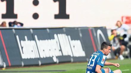 Beim FCK war nicht mehr zu bewegen. Der frühere Kaiserslauterer Sandro Wagner muss sich mit Hertha an alter Wirkens- und Leidensstätte mit einem Unentschieden zufrieden geben, obwohl die Berliner lange Zeit die bestimmende Mannschaft waren. Foto: dapd