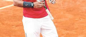 Schmerz lass nach. Auf dem roten Sand der French Open quälte sich Rafael Nadal in diesem Jahr noch zum Turniersieg – danach streikte sein Körper endgültig. Foto: AFP