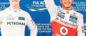 Bereits ein Fingerzeig. Beim Großen Preis von Malaysia sicherte sich Lewis Hamilton (rechts) in diesem Jahr die Pole Position. In der kommenden Saison wird er Michael Schumacher im Cockpit von Mercedes ersetzen. Foto: dpa