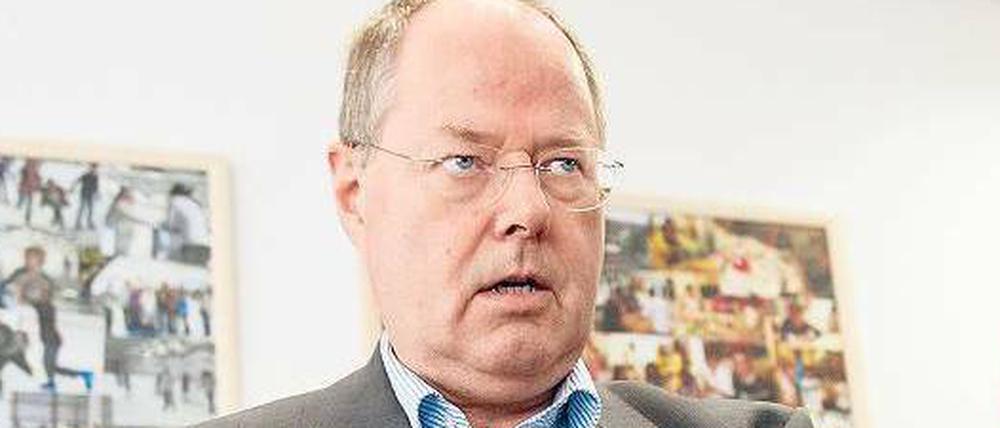 Die Zeit arbeitet für ihn. Seine Vorschläge zur Bankenregulierung haben Steinbrück Lob von der Partei-Linken eingebracht. Und damit ist er einer Kanzlerkandidatur näher gerückt.