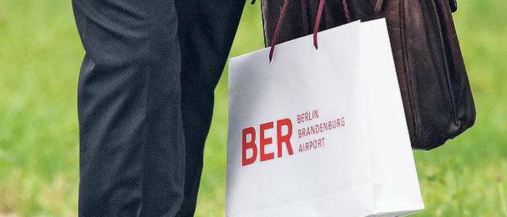 Der Bund der Steuerzahler findet viele Worte für den BER, nur kein gutes: Der Flughafen sei ein Manifest von Fehlplanungen, Missmanagement, unvollständigen Bauunterlagen und Kostenüberschreitungen. 
