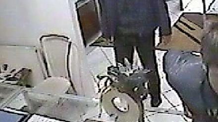 Wegen eines brutalen Überfalls wird dieser Mann gesucht. 