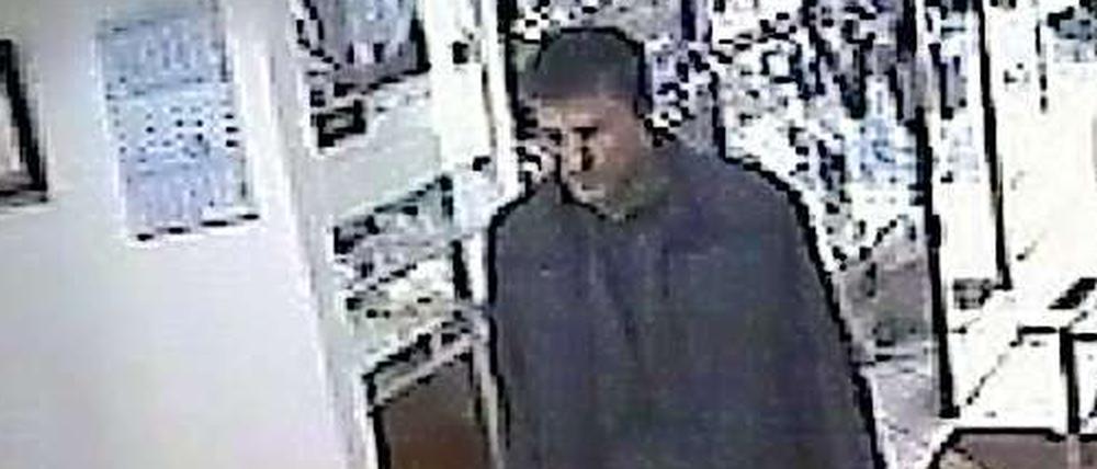 Wegen eines brutalen Überfalls wird dieser Mann gesucht. 