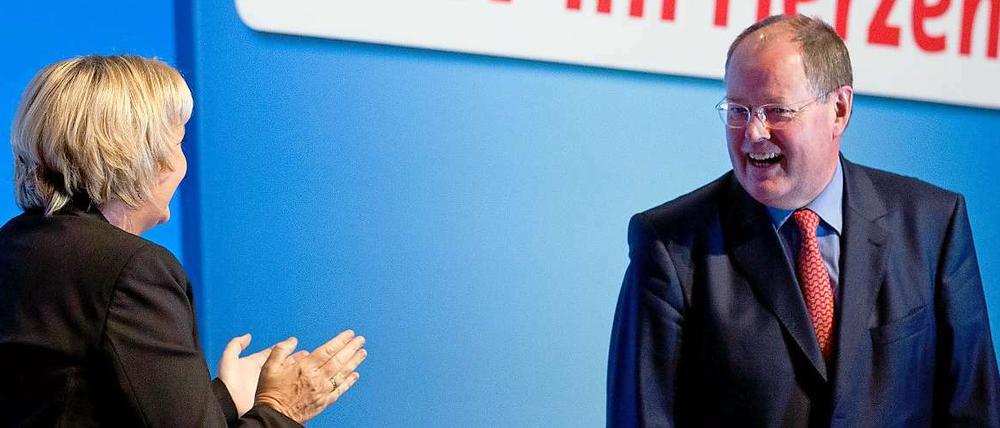 Peer Steinbrück auf dem Landesparteitag der NRW-SPD zusammen mit Ministerpräsidentin Hannelore Kraft.