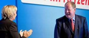 Peer Steinbrück auf dem Landesparteitag der NRW-SPD zusammen mit Ministerpräsidentin Hannelore Kraft.