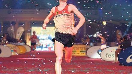 Geschafft! Vor einem Jahr lief Jan Fitschen in Frankfurt seine persönliche Marathon-Bestzeit. Foto: dapd