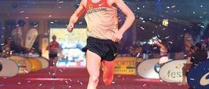 Geschafft! Vor einem Jahr lief Jan Fitschen in Frankfurt seine persönliche Marathon-Bestzeit. Foto: dapd