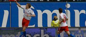 Tors! Artjoms Rudnevs feiert seinen Treffer zum 1:0 gegen Hannover und beschert damit dem HSV das passende Geburtstagsgeschenk zum 125.