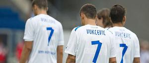 ... und Hoffenheims Spieler tragen nach dem Spiel Trikots mit der Nummer 7 - von Boris Vukcevic.