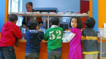 Essen selbst mitbringen? Zumindest rät das die Gesundheitsbehörde jetzt den Berliner Eltern. Allerdings stehen jetzt ohnehin erstmal die Ferien an.