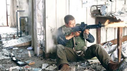 Shoot-out in der Mark Brandenburg. Til Schweiger als Bodyguard. Foto: Warner Bros.