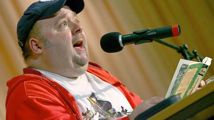 Dirk Bach stirbt unerwartet im Alter von 51 Jahren.