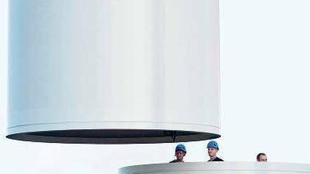 Turmhoch. Die Stromerzeugungskosten für Windstrom an Land liegen zwischen 6,5 und 8,1 Cent pro Kilowattstunde und damit kaum noch höher als aus Kohlekraftwerken. 