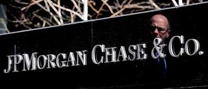 JPMorgan sprang der im Zuge Finanzkrise von der Insolvenz bedrohten Investmentbank Bear Sterns 2008 zur Hilfe - mit Unterstützung der US-Notenbank.