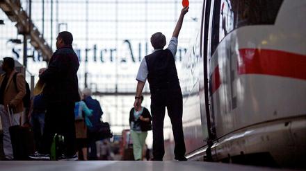 Bahnfahrer müssen bald 2,8 Prozent mehr für ihre Fahrkarte bezahlen.