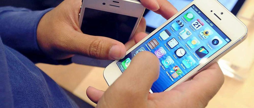 Das neue iPhone 5 gerät in die Mühlen des Patentstreits zwischen Apple und Samsung.
