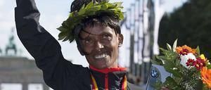 Mit der Sonne um die Wette gestrahlt: Aberu Kebede siegt beim Marathon der Frauen.