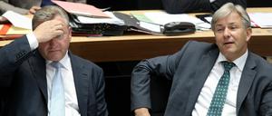 Spaß auf der Regierungsbank? Frank Henkel und Klaus Wowereit.