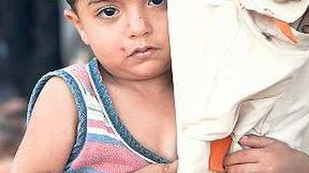 Auf der Suche nach Schutz. Die Familien fliehen teilweise mit zehn Kindern in die Nachbarländer und hausen dann oft nur in einem kleinen Zimmer. Foto: Reuters