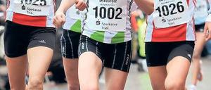 Zielstrebig. Anna Hahner (Nr. 1002) will in Berlin ihre Bestzeit unterbieten. Foto: dapd