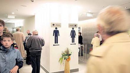 Zahlen bitte. In vielen Toilettenanlagen werden die Benutzer aufgefordert, einen Obolus zu entrichten.