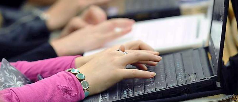 Vorlesung und Prüfungen am Laptop? Hans N. Weiler mahnt Qualitätsstandards für digitale Angebote an.