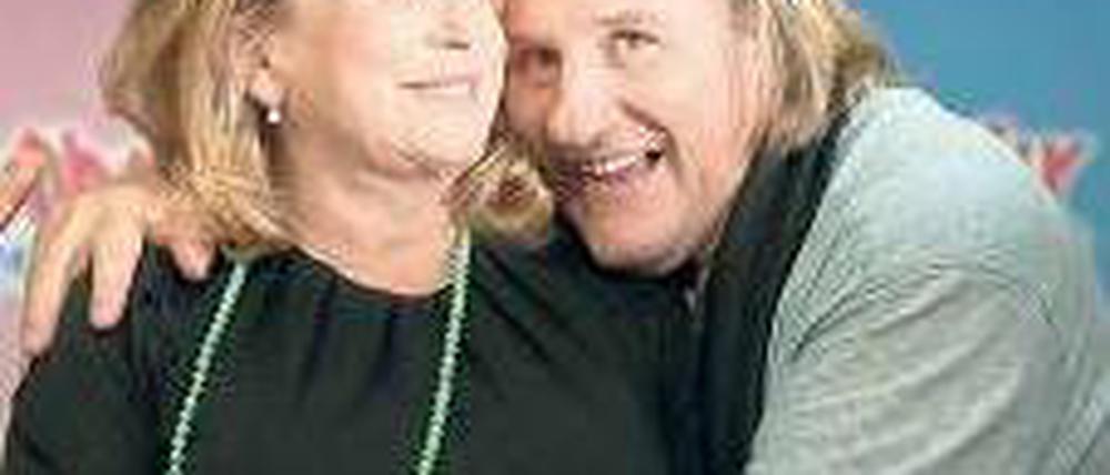 In echt albern: Catherine Deneuve und Gérard Depardieu beim Foto-Termin in Mitte. Der neue "Asterix" kommt am 18. Oktober in die Kinos.