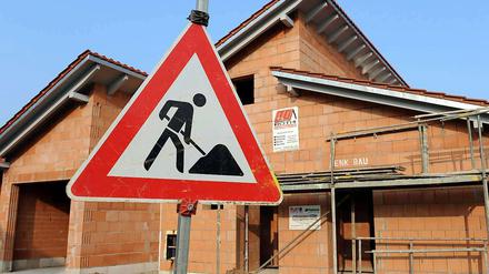 Vorsicht Baustelle! Im August 2012 lagen die Preise für den Neubau von Mehrfamilienhäusern 23 Prozent höher als im Jahr 2005.