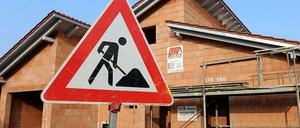 Vorsicht Baustelle! Im August 2012 lagen die Preise für den Neubau von Mehrfamilienhäusern 23 Prozent höher als im Jahr 2005.