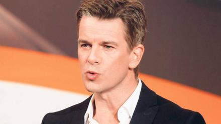 Auch Markus Lanz ist skeptisch. Am Samstag muss er „Wetten, dass..?“ quotenmäßig zum Erfolg führen. Auf die junge Zielgruppe kann er dabei nicht setzen. Foto: Roberto Pfeil/dapd