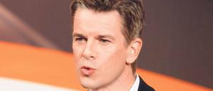 Auch Markus Lanz ist skeptisch. Am Samstag muss er „Wetten, dass..?“ quotenmäßig zum Erfolg führen. Auf die junge Zielgruppe kann er dabei nicht setzen. Foto: Roberto Pfeil/dapd
