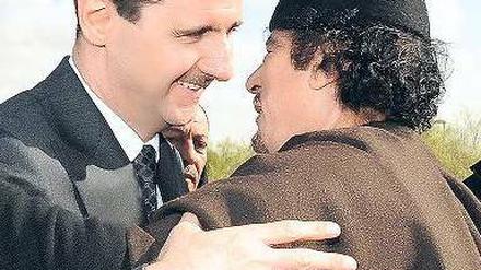 Als sie noch Freunde waren. Assad (l.) und Gaddafi 2010 in Tripolis. Foto: AFP