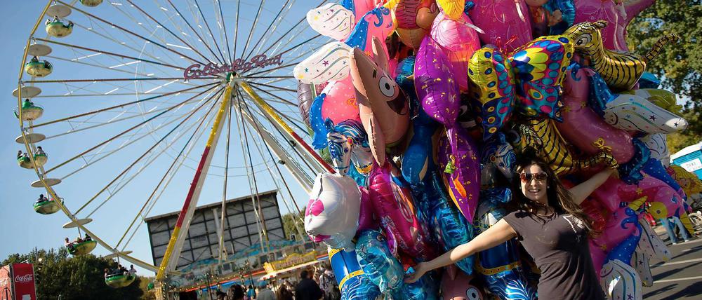 Volksfest am Brandenburger Tor: Schon kurz nach der Eröffnung war die Festmeile gut gefüllt.