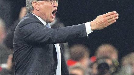 Die Richtung stimmt nicht. Felix Magath hat seine Mannschaft verunsichert. Foto: dpa
